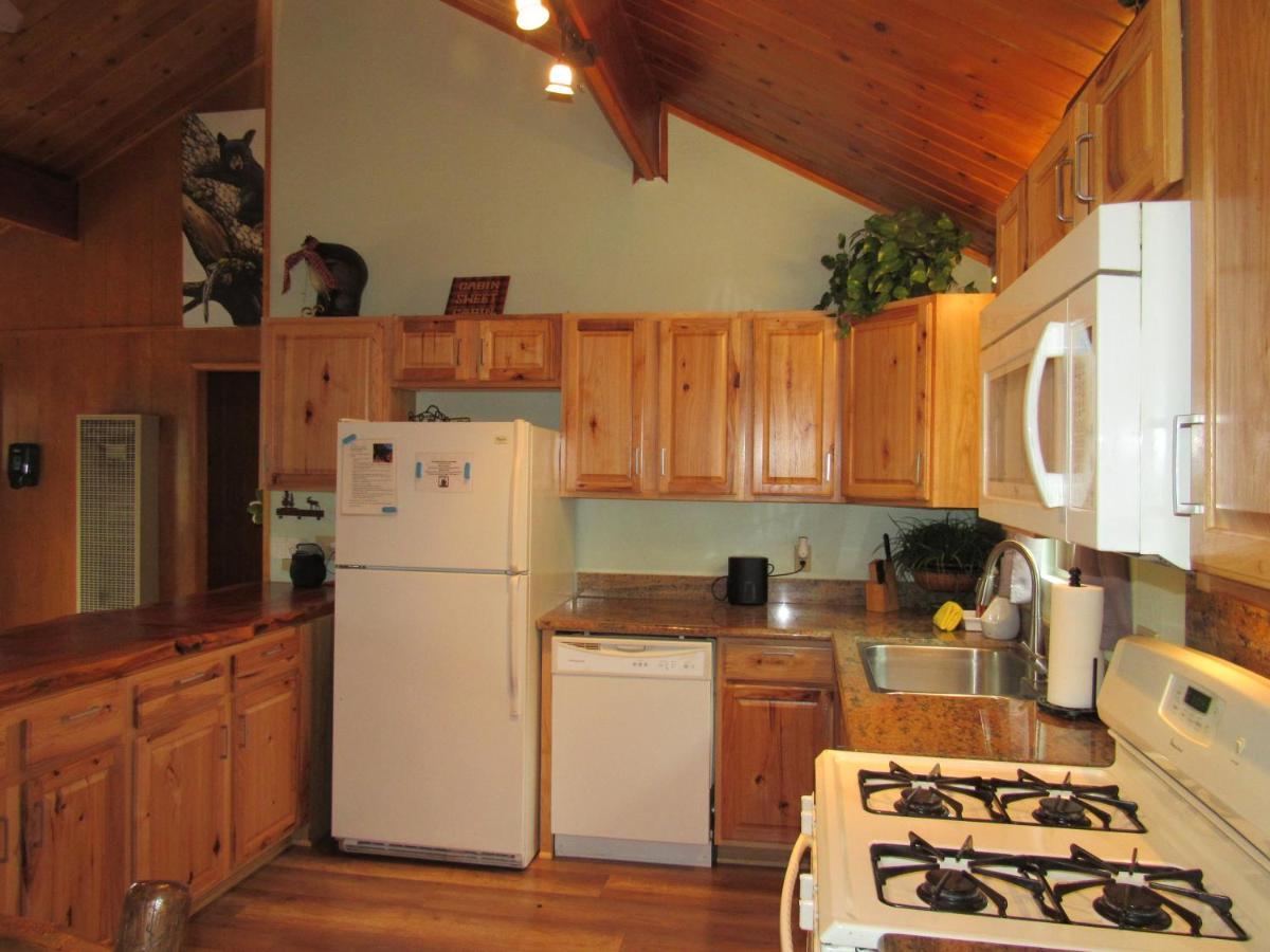 Hillside Hideaway -View Of Ski Slope From Charming Deck Big Bear Lake Exterior foto